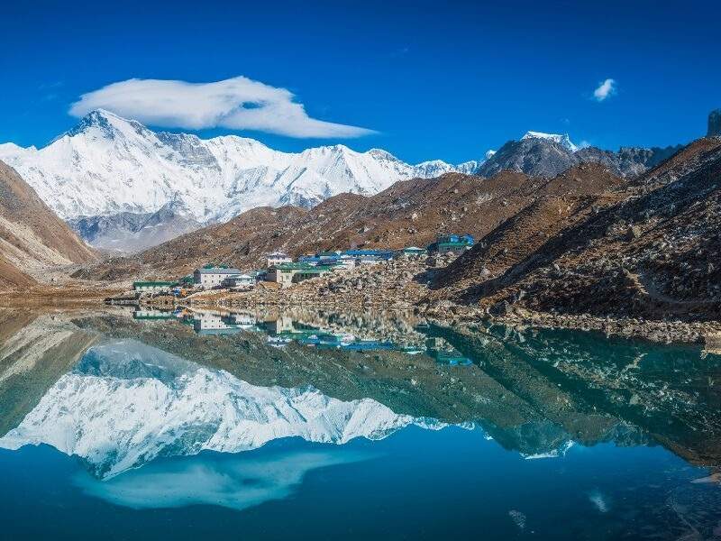 gokyo lake trek crystal clear gokyo lake