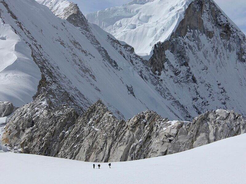 makalu sherpani col pass trek